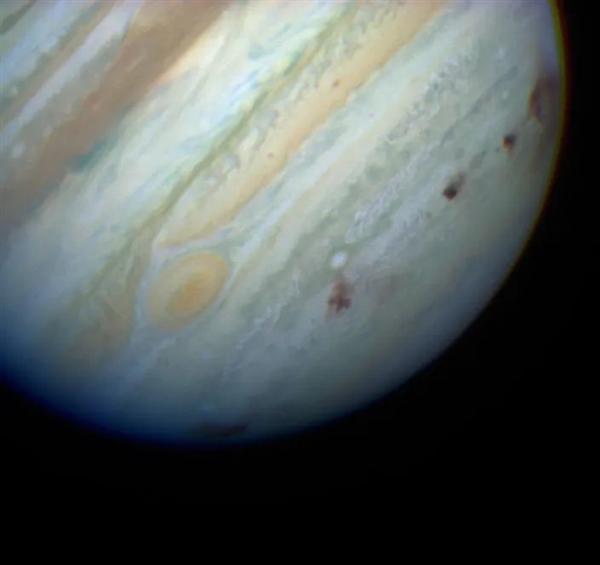 土星：我好像被一个不明物体撞了一下腰