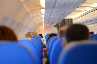 美国达美航空一客机紧急降落 罪魁祸首为乘客电池起火-萌图百科