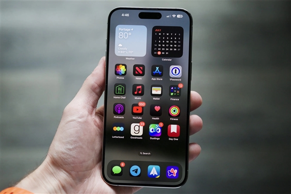 iPhone迎来历史性转变：苹果iOS 26首次开放通话/信息等核心功能-萌图百科