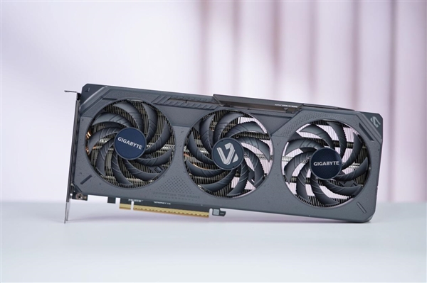 风之力散热！技嘉RTX 5050 GAMING OC显卡图赏
