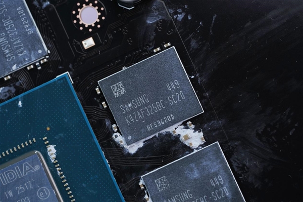 风之力散热！技嘉RTX 5050 GAMING OC显卡图赏