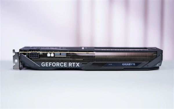 风之力散热！技嘉RTX 5050 GAMING OC显卡图赏