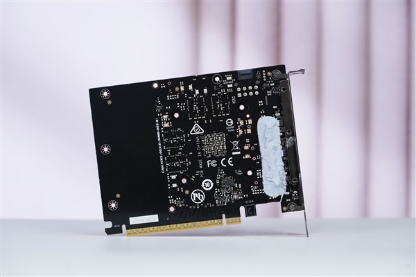 风之力散热！技嘉RTX 5050 GAMING OC显卡图赏