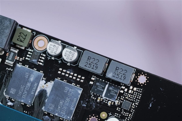 风之力散热！技嘉RTX 5050 GAMING OC显卡图赏