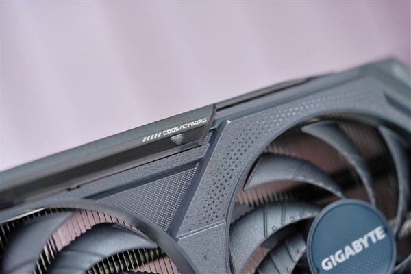 风之力散热！技嘉RTX 5050 GAMING OC显卡图赏