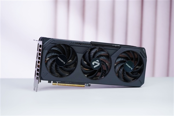 风之力散热！技嘉RTX 5050 GAMING OC显卡图赏