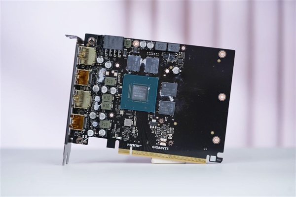 风之力散热！技嘉RTX 5050 GAMING OC显卡图赏