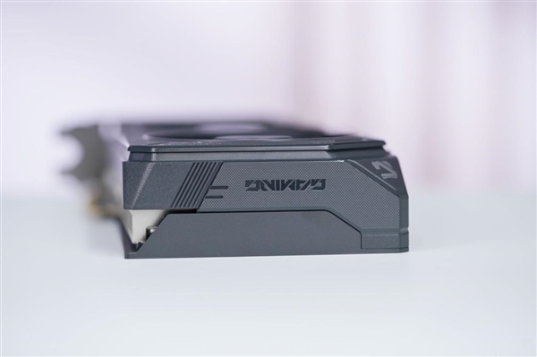 风之力散热！技嘉RTX 5050 GAMING OC显卡图赏