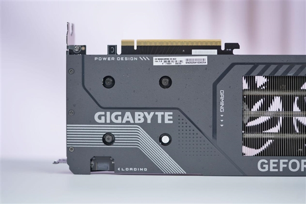 风之力散热！技嘉RTX 5050 GAMING OC显卡图赏