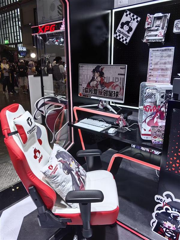 自带双M.2的RTX 5060、神秘背插主板：七彩虹这次BW2025干货太多了！