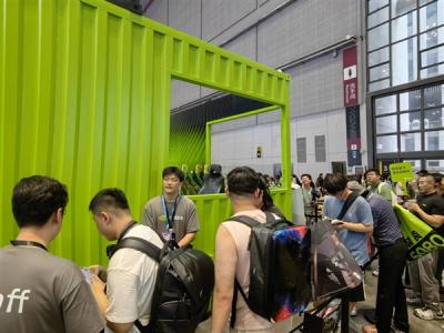 错过拍大腿！NVIDIA参展BW2025放大招：排队买公版RTX 5080/5070-萌图百科