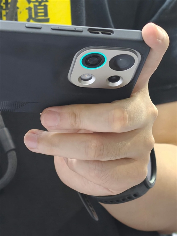 OPPO K13 Turbo系列真机亮相：自带风扇+RGB-萌图百科
