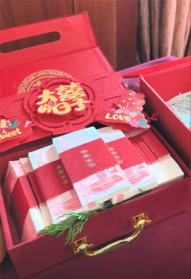 小米YU7订单照片成结婚聘礼 网友：彩礼进入期货时代！-萌图百科