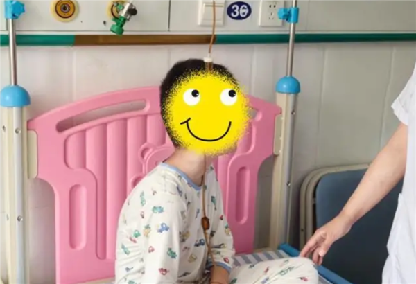 奶奶频繁亲吻孙子致其患亲吻病：脖子长鸽子蛋大小肿块-萌图百科