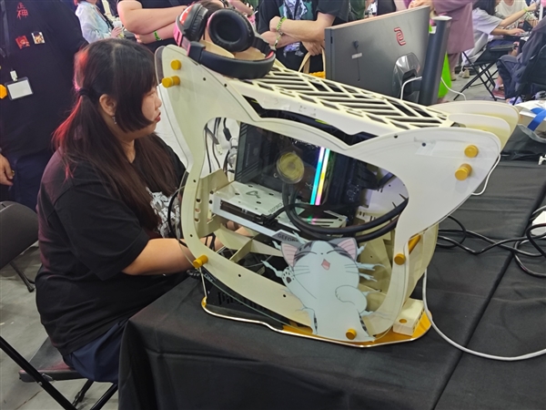 闪耀「核聚变」 映众&电竞叛客RTX 50系列显卡赋能格斗赛事新纪元