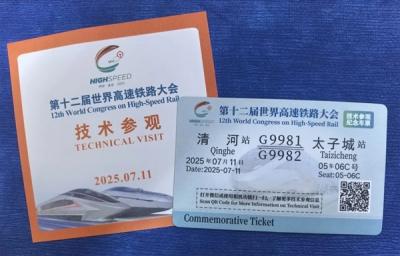270多名老外体验中国高铁时速350公里的“贴地飞行”-萌图百科