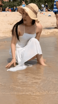 周五福利囧图云飞系列 清风不解风情未撩美女长裙-萌图百科
