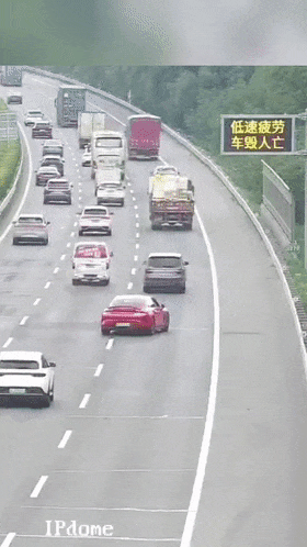 女子一句“车是她买的” 男子高速上直接下车：不坐她的小米SU7-萌图百科