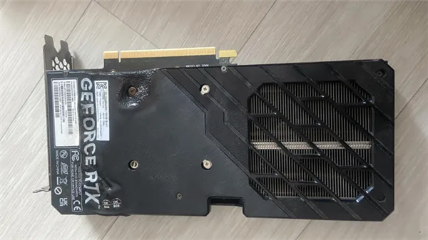 完全意想不到 RTX 4060 Ti起火严重烧熔！未超频、没有高负载-萌图百科