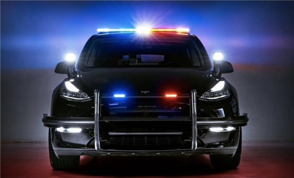 特斯拉瞄准特种车市场！计划收购改装公司制造警车-萌图百科