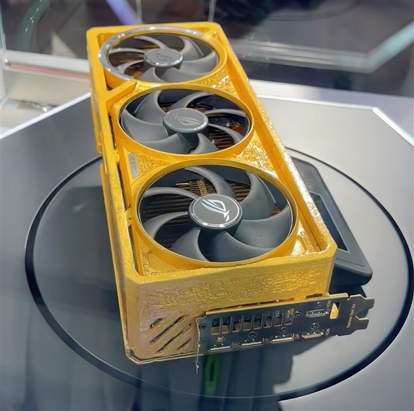 500多万 有史以来最贵！华硕用5公斤黄金打造ROG夜神RTX 5090D显卡