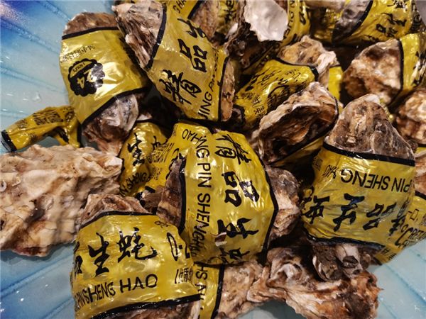 真的想问：生蚝肚子里的黑色到底是不是屎 能不能吃啊！-萌图百科