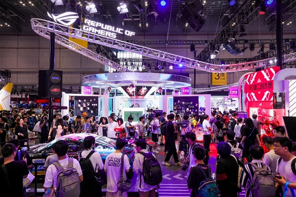 华硕主板撼动BW2025 ROG玩+乐园引玩家狂欢-萌图百科