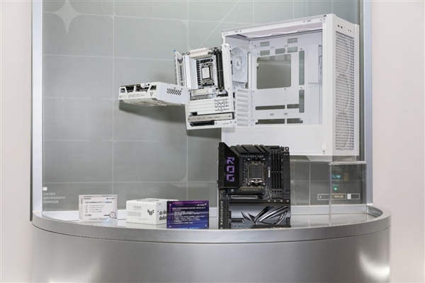 梦幻破次元，华硕ROG X870主板新品燃爆BW2025
