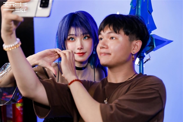 蓝戟BW2025完美收官：Sia破圈引狂潮，《黑夜君临》燃动次元狂欢