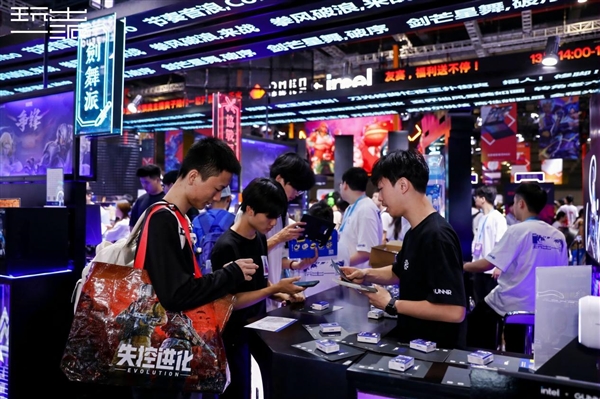 蓝戟BW2025完美收官：Sia破圈引狂潮，《黑夜君临》燃动次元狂欢
