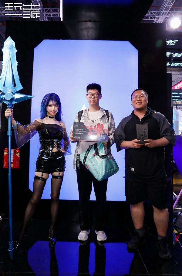 蓝戟BW2025完美收官：Sia破圈引狂潮，《黑夜君临》燃动次元狂欢