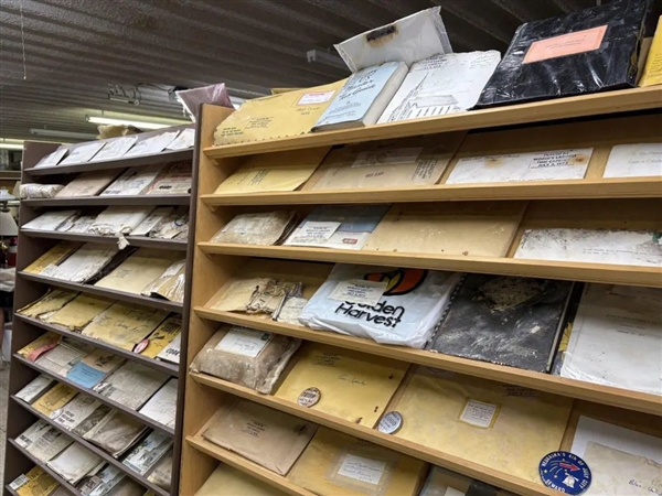 美国封存50年时间胶囊开箱！藏品超5000件 包含一摩托一轿车