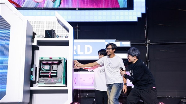 破次元梦幻联动来袭！ROG×初音未来联名显卡信仰发布