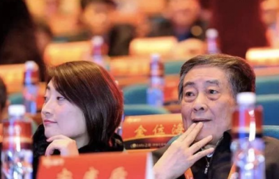 宗馥莉关闭18家娃哈哈分厂：“同父异母弟妹”曾任多职-萌图百科