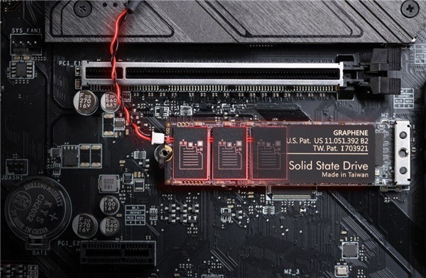 全球首款自毁SSD！一键毁灭全部数据 断电也不怕-萌图百科