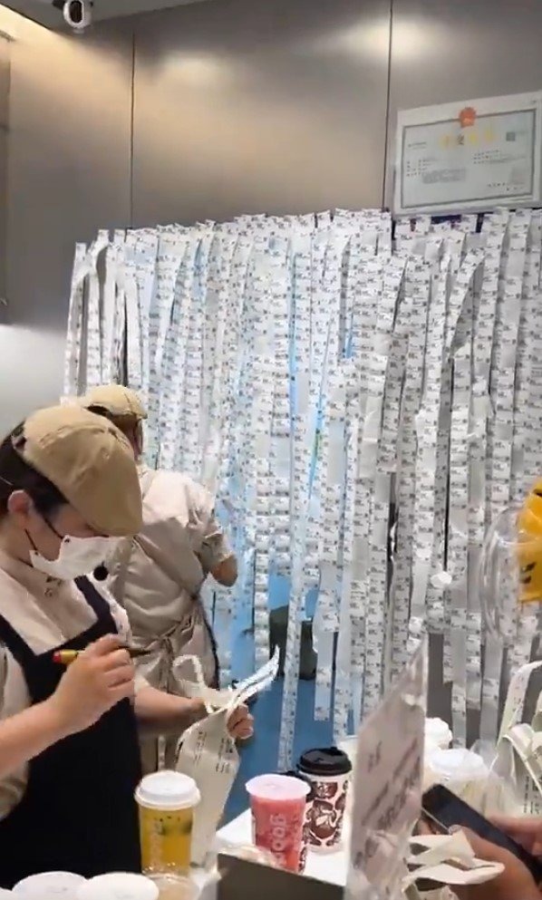 外卖大战已经进阶到负4元购 奶茶店称1天利润仅400元