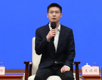 销量达全球出货量70%！王兴兴：在四足机器人和人型机器人领域 宇树全球出货量最多-萌图百科