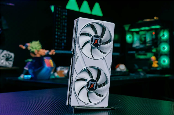 《人中之龙8外传 夏威夷海盗》耕升 GeForce RTX 5060 追风白 OC前往夏威夷游乐园