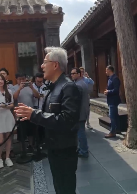 可能是身价最高的小米车主！黄仁勋：我非常希望购买一辆小米汽车-萌图百科