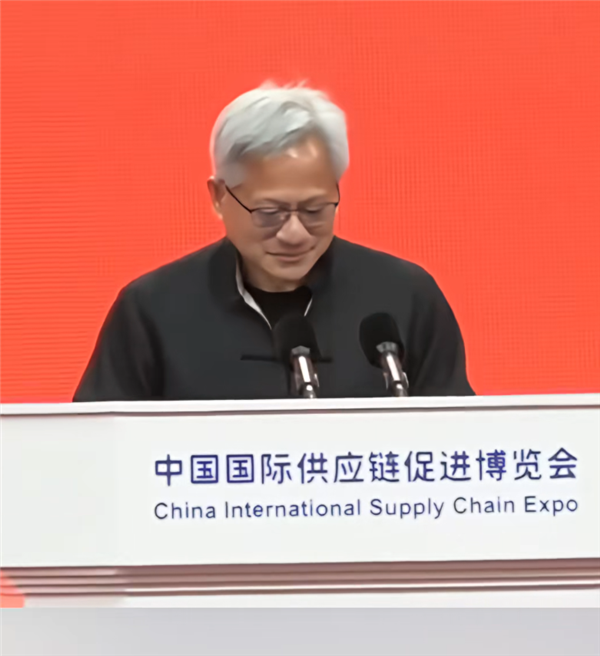 脱下皮衣换唐装！黄仁勋首次用中文演讲：提了腾讯、字节跳动、小米等中国公司-萌图百科