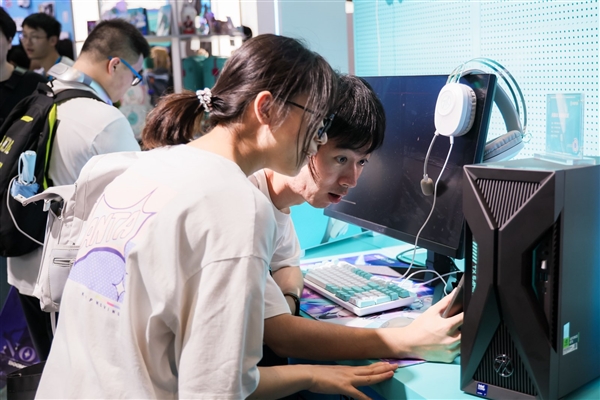 硬核狂欢！ROG高性能台式机燃爆BW 2025 助力玩家享受极致电竞体验