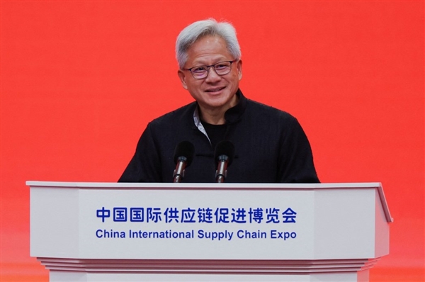 黄仁勋大赞中国AI模型：世界一流、是全球进步催化剂-萌图百科