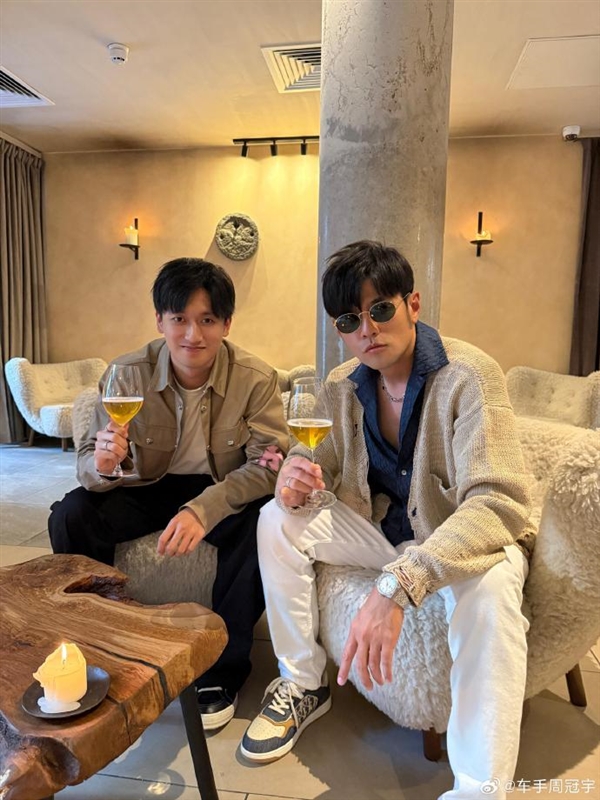 双周合体 中国首位F1车手周冠宇晒与周杰伦、昆凌合照