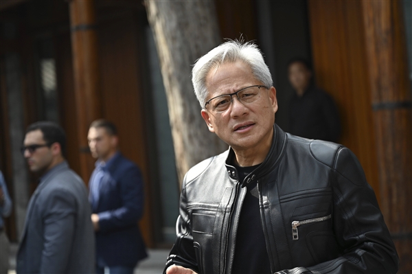 当黄仁勋换上唐装-萌图百科
