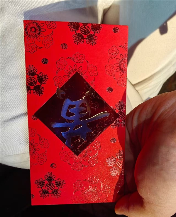 黄仁勋给驻唱歌手发红包 网友好奇金额  驻唱歌手：秘密 只能说不是美金