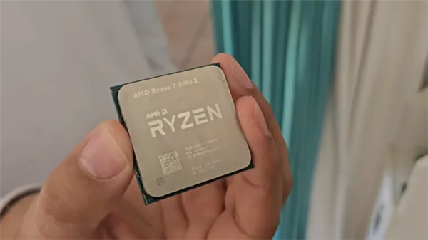 锐龙7 5800X用一年坏了：降频300MHz成功起死回生-萌图百科