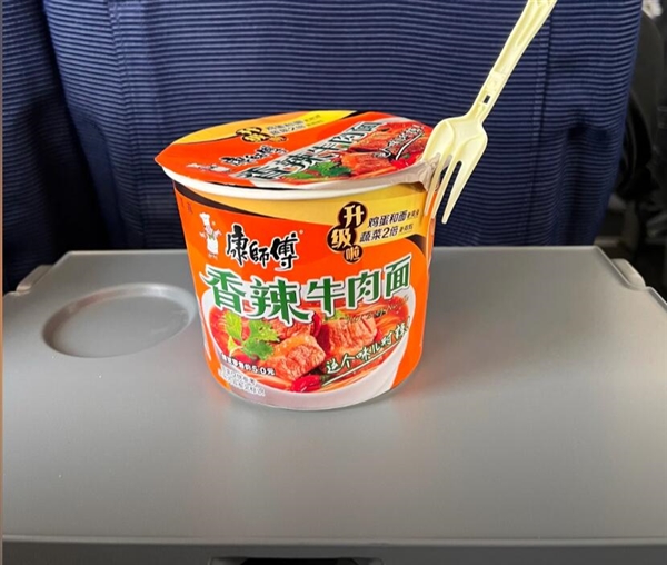 12306回应高铁不要食用方便面提醒：尽量选择味道较小的食物