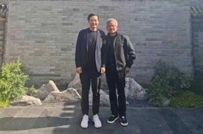 黄仁勋：我和雷军合作很久了 正在合作AI、自动驾驶等-萌图百科