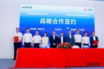 荣耀与中国联通签署战略合作 荣耀Magic V5领衔亮相2025联通大会-萌图百科