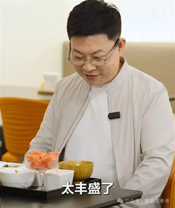 马斯克首家快餐店开业！擎天柱当服务员 生意火爆营收超麦当劳